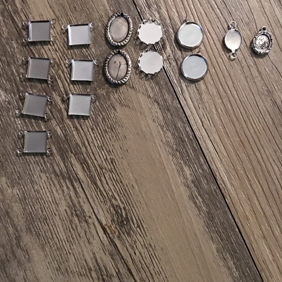 Jewelry Findings - Small Pendants Silver color - Picture 1 of 4